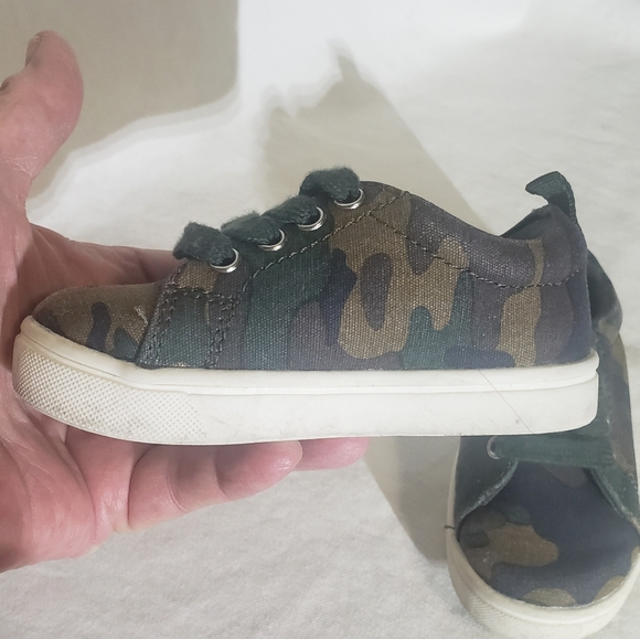 Gap Toddler Camo Sneakers Size 6 - Picture 4 of 7